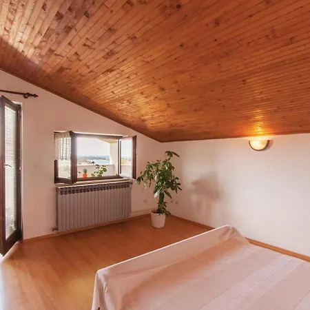 Stunning In With 1 Bedrooms And Wifi *