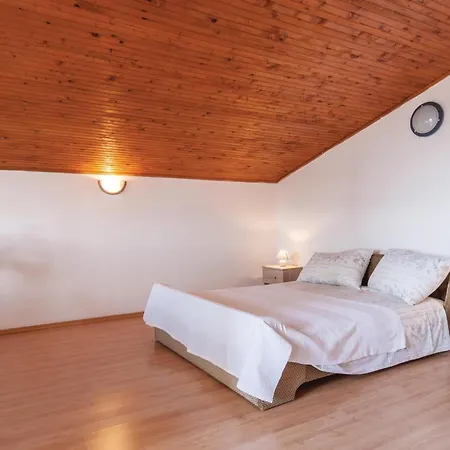 Stunning In With 1 Bedrooms And Wifi
