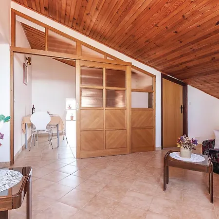 Stunning In With 1 Bedrooms And Wifi *