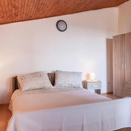 Stunning In With 1 Bedrooms And Wifi * Pula